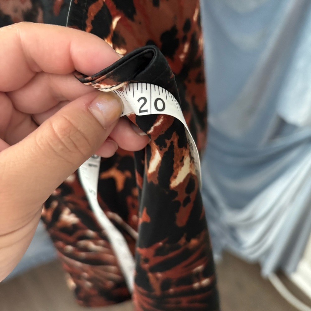 Banana Republic silk high neck top size large - Picture 7 of 7